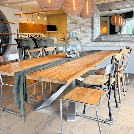 Villa Casa Sia - De 300m2 Avec Piscine Et Pool-house Dans Domaine Prive